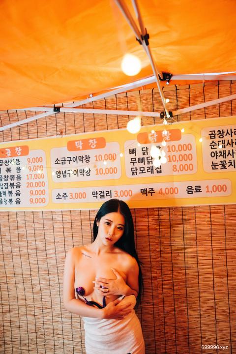  Bomi - Street Stall